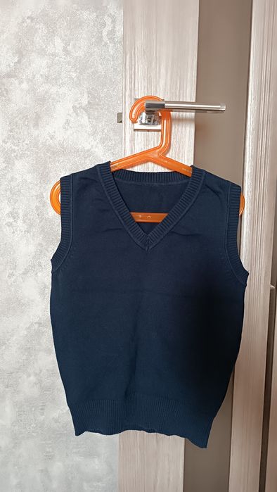 Продам школьную одежду