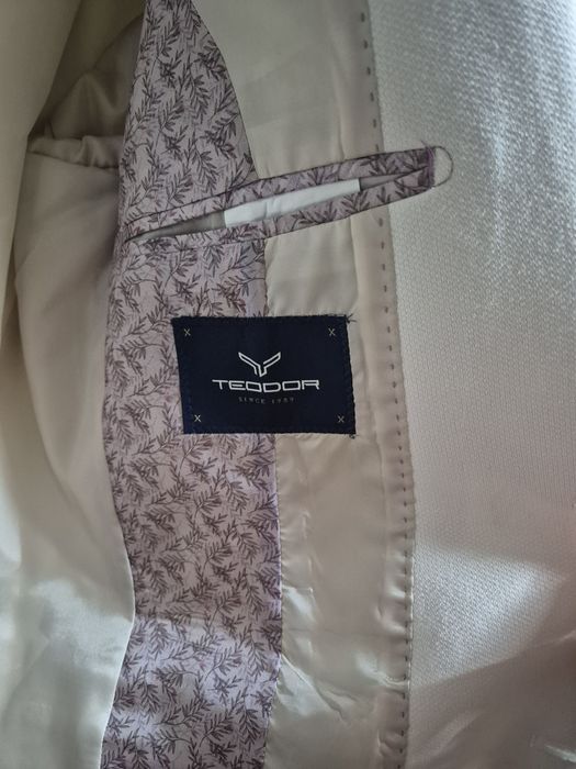 Продавам Сако Теодор