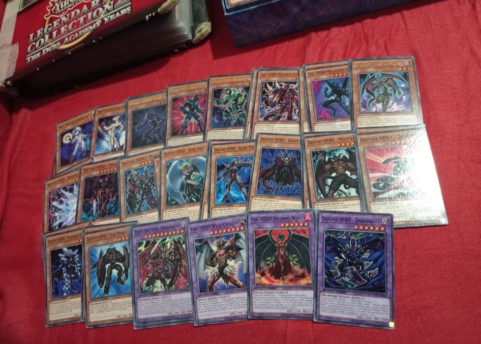 Yu-Gi-Oh core decks, Югио карти