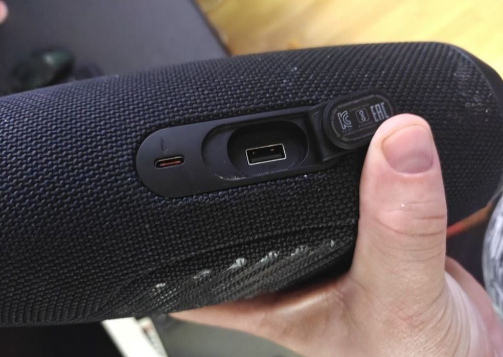 Vând  2 Boxe JBL Charge 5 și Flip 3