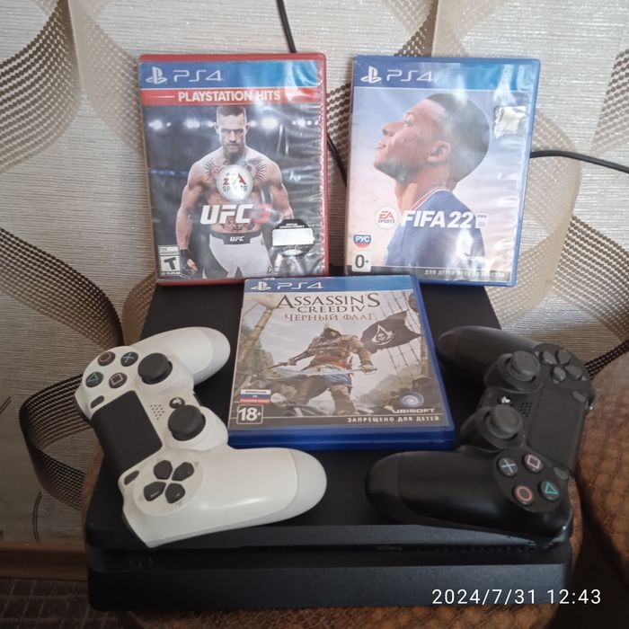 Продам Сони Поейстейшен 4