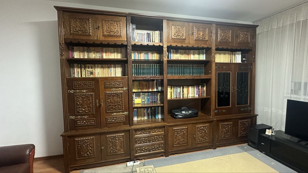 Bibliotecă în stare excelentă