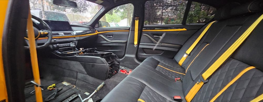 Цветни авто колани