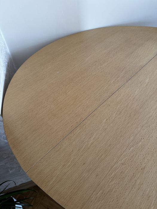 Кръгла трапезна маса