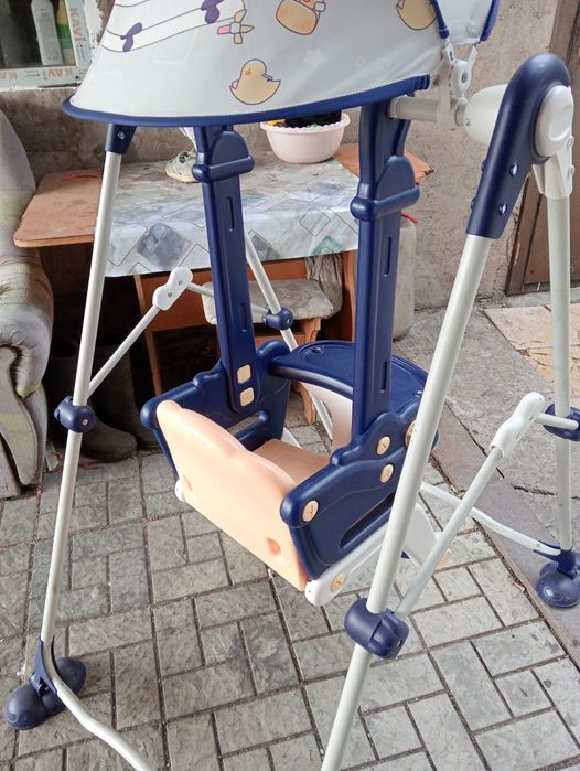 Срочно продам качели