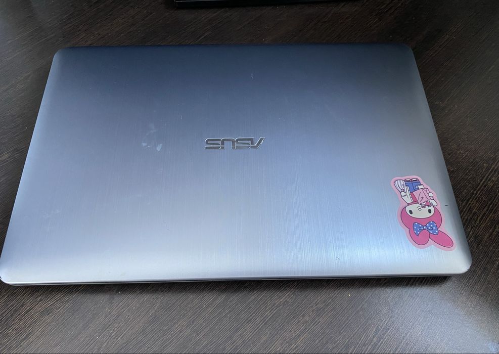 Asus ноутбук сатылады.