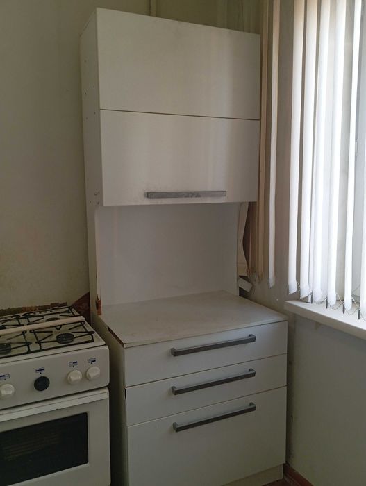 Кухонный шкаф и стенку