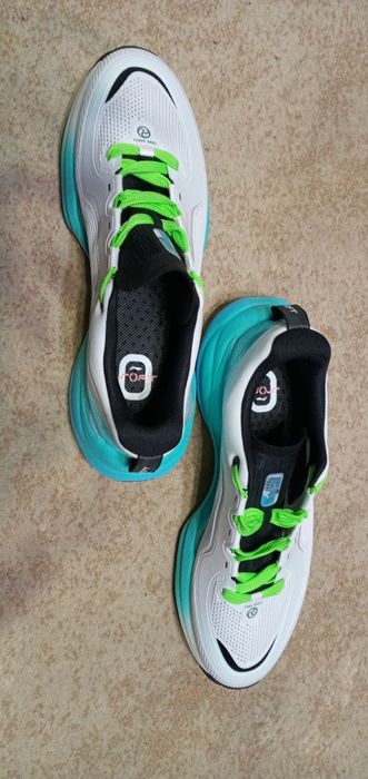 Новые шикарные кроссы Ли Нин, 45-46 размер