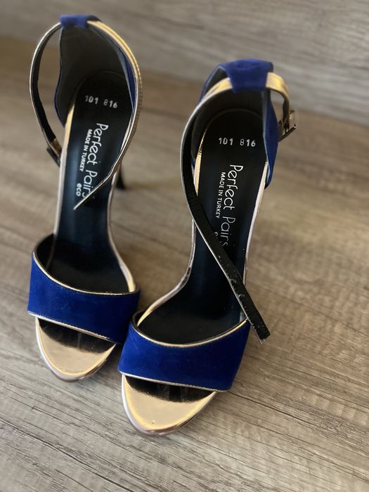 Босоножки на каблуке