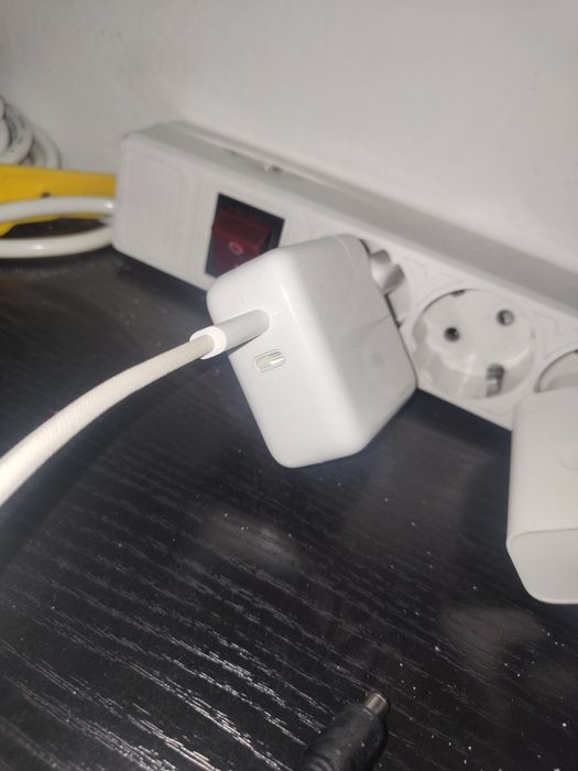 Продам Makbook M2 air 15 16/512 silver gold