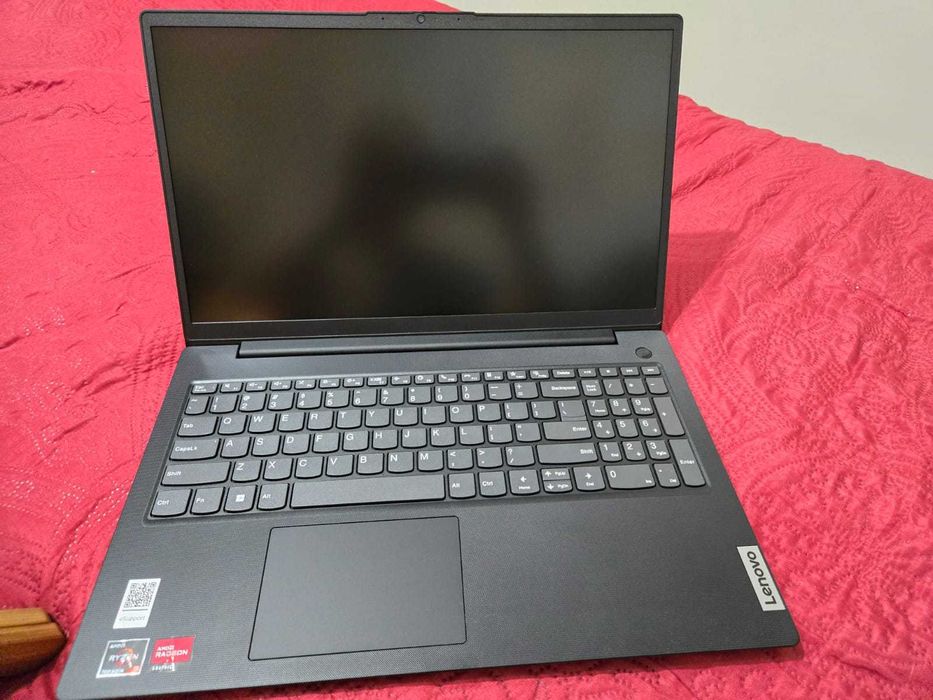 Laptop Lenovo V15 G4 AMN, NOU