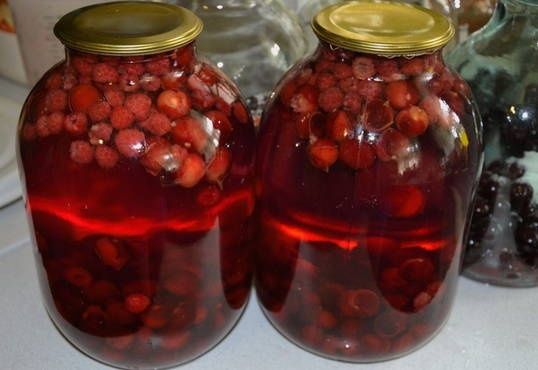 Вишневый компот и соленье.