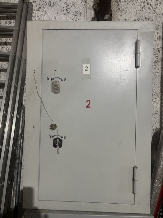 Продам сейф металлический