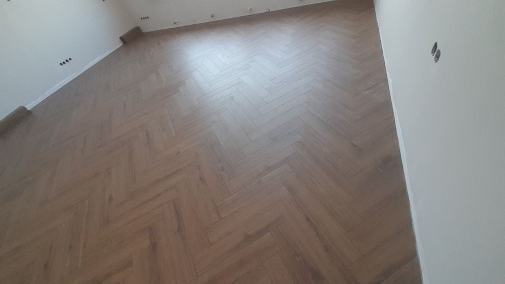 Укладка ламината  Ламинат төсеу