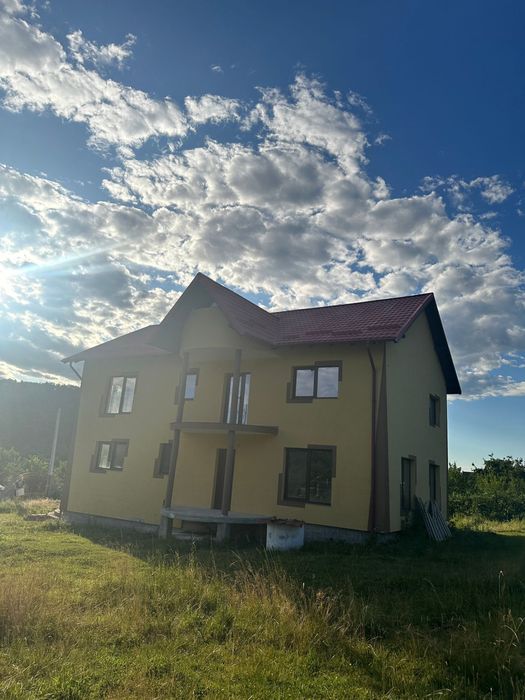 Vilă modernă cu vedere panoramică, aproape de oraș