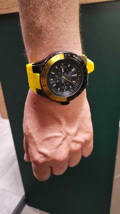 Часовник Invicta Aviator 50mm Black/Yellow Silicone band
