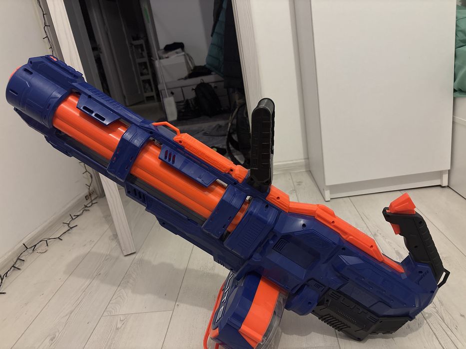 Minigan blaster Nerf Elite Titan CS-50.