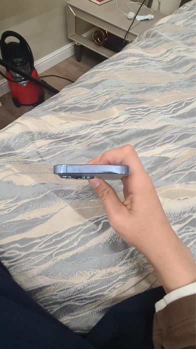 Iphone 13 pro,в ярко голубов цвете