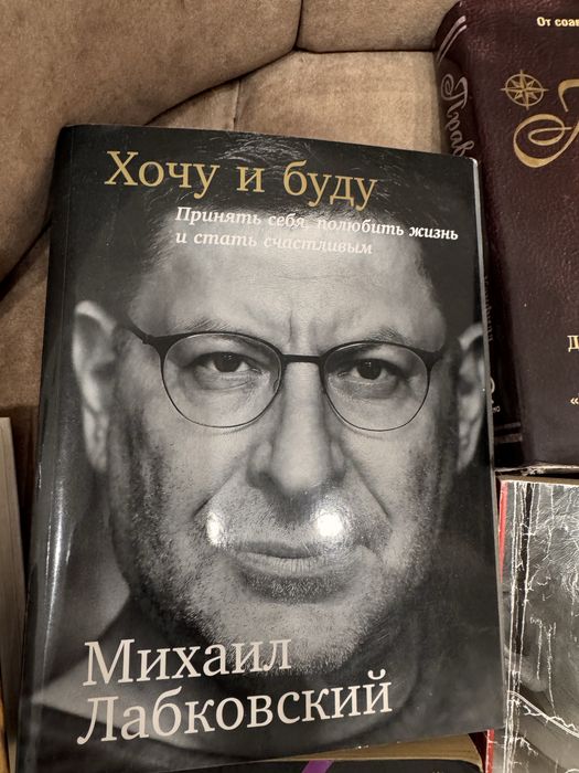книги разные бу по 2000