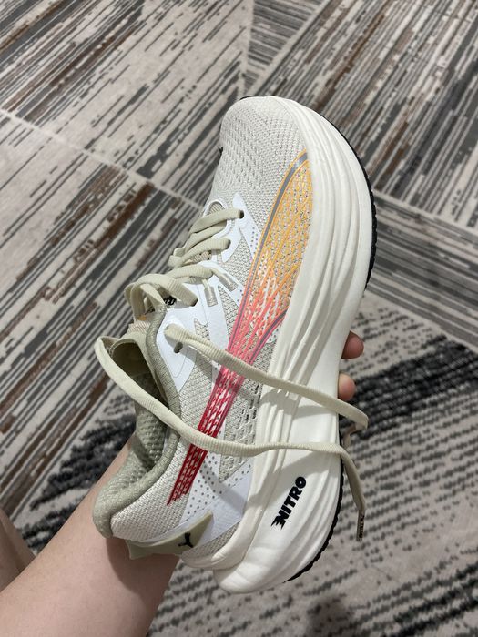 Продам спортивные кроссовки