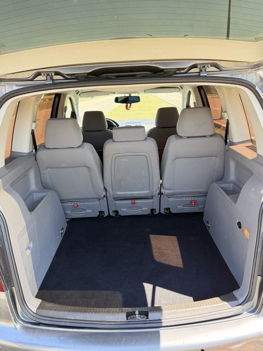 VOLKSWAGEN Touran 0 — imagine 5