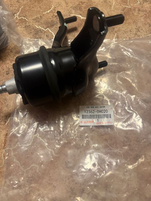 Опоры двигателя, подушки камри новые