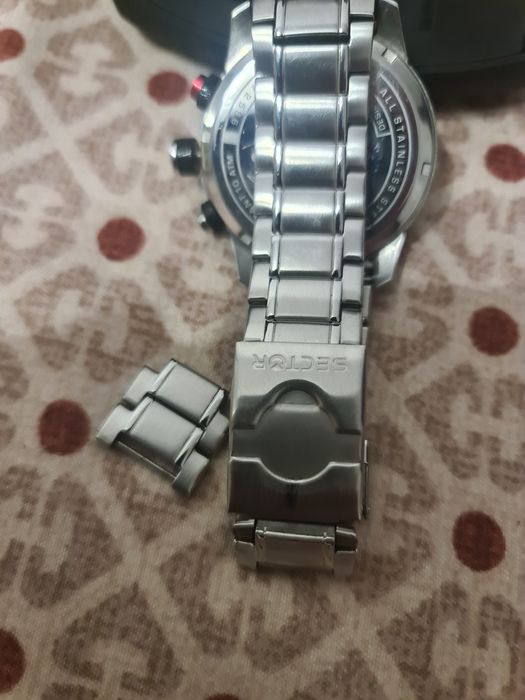 Ceas Sector Nou La Cutie..