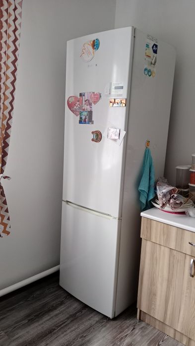 Холодильник большой