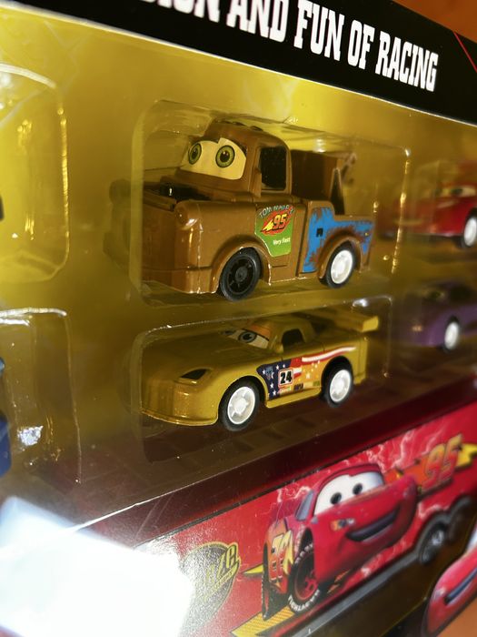 Masinute de jucarie Cars NOI set 7 masini (6 mici + Camion)