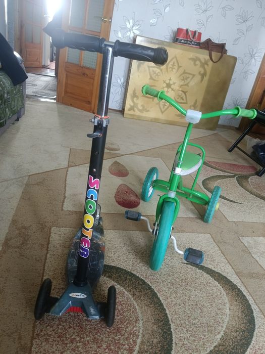 Детский самокат и велосипед