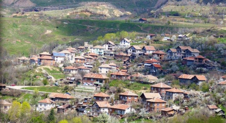 Продава се Двустаен апартамент в с. Брежани, Област Благоевград - 42 кв.м за 120 €/кв.м - Снимка #3