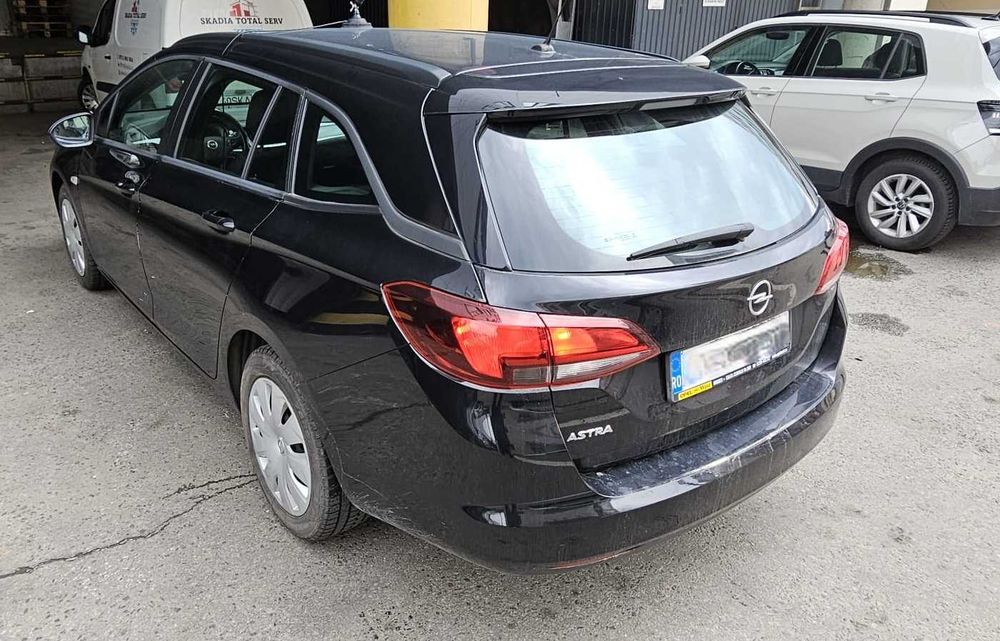 Opel Astra Sports Tourer 2020 culoare neagra, AC Break, 1,2l, benzina