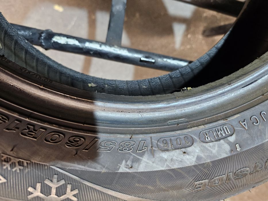 185 60 R 15 Roadstone iarna