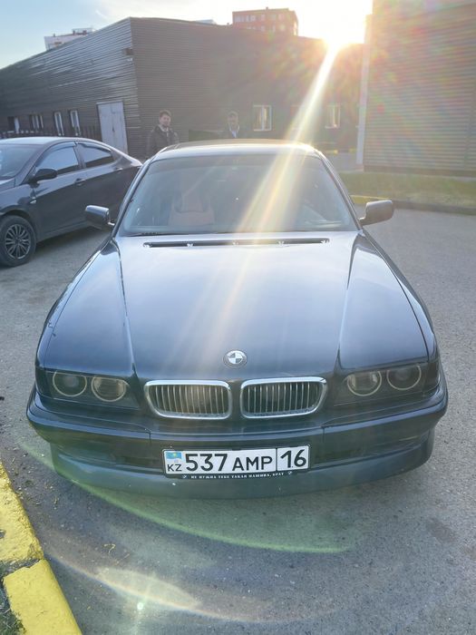 Продам bmw e38 мотор м60б30