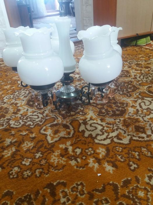 Люстра пятирожковая и бра