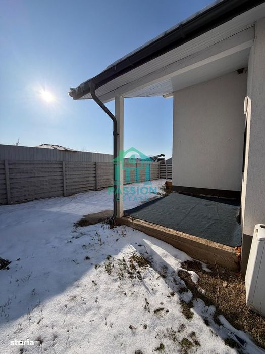 Casa / Vila cu 5 Camere, Tarlungeni, Strada Izvorului