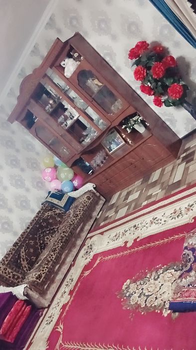 2 Qavatli xovli sotiladi, xamma sharoitlarga ega.