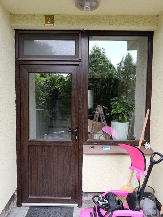 Продавам PVC входна врата немска трокал