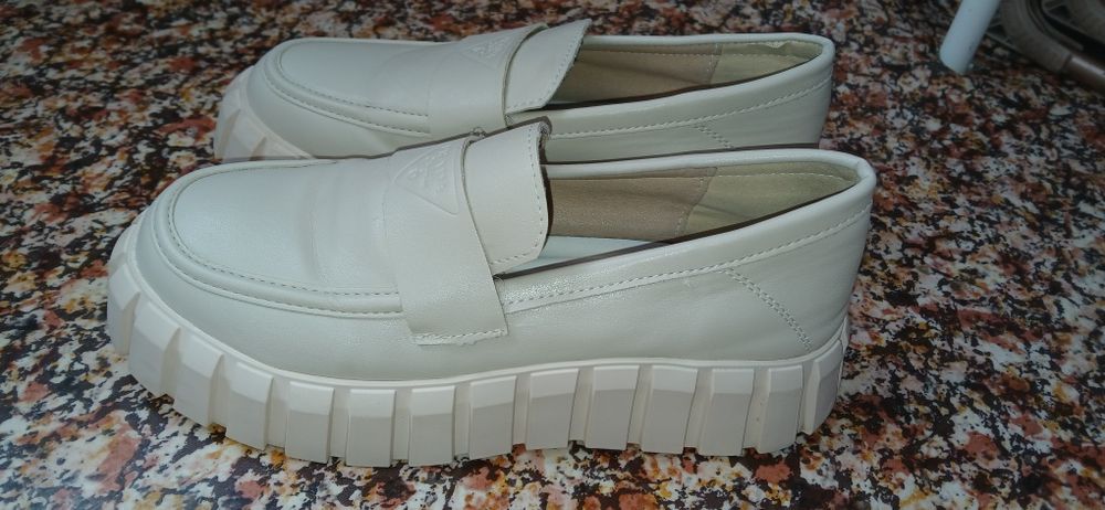 Продам обувь летнию...