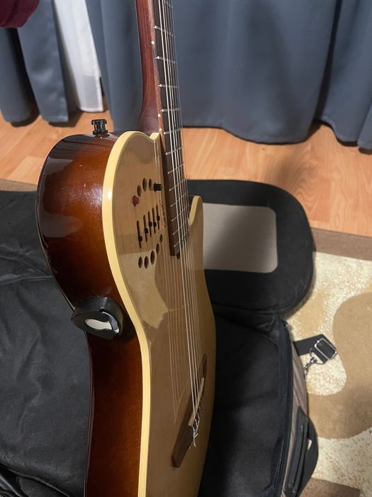 Chitară Godin Grand Concert,stare bună,doză cu ieșire jack /xlr!