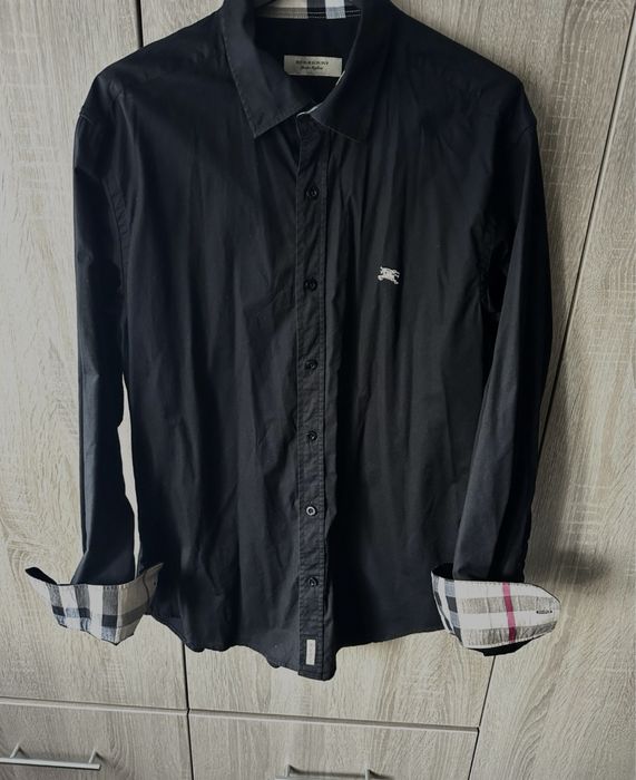 Риза Burberry, Desizo Monni