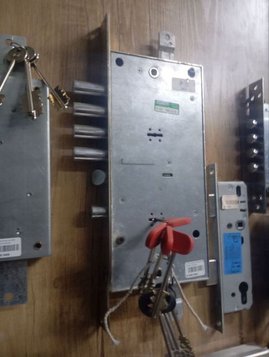 Zamok ochish eshik ochish 24/7  qulf ochish zamok remont qilish