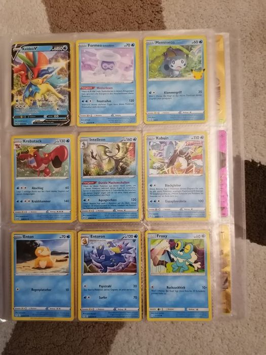 Vând mapa cu pokemon