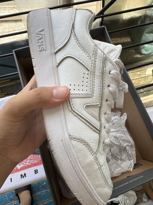 Продам новые кеды Vans