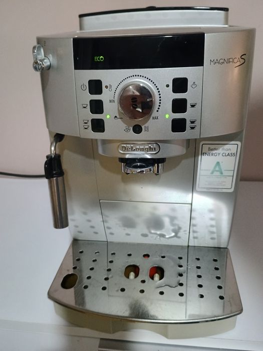 DeLonghi Magnifica S ECAM 22.110.SB автоматична кафемашина с мелачка