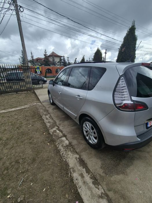 Renault Scenic  2012
