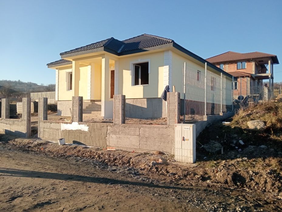 Construim case la roșu  izlotilati polistiren