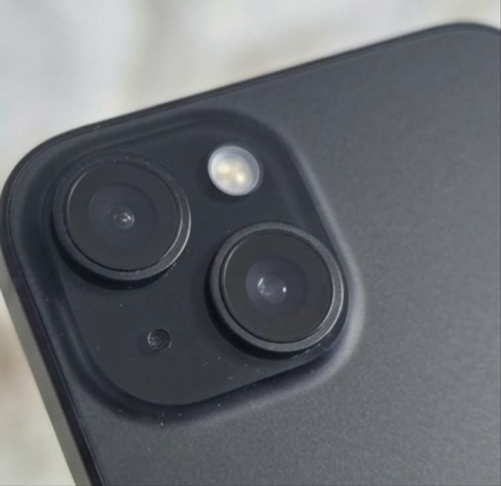 iPhone 15 - Negru (128GB)