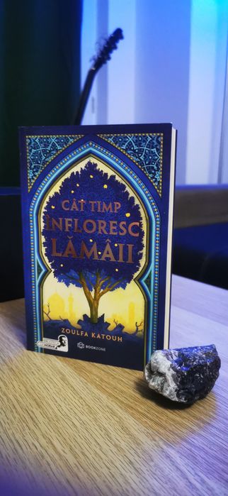 Carte "Cât timp înfloresc lămâii"