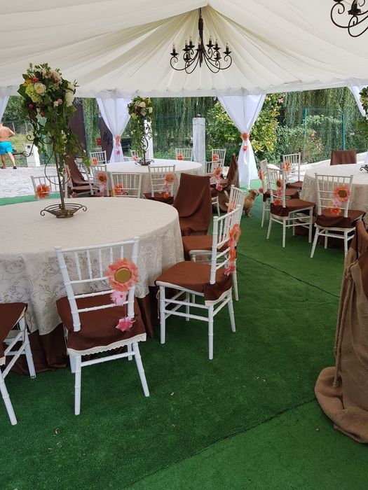 Inchiriez scaune evenimente,chiavari albe ,napoleon transparente,mese